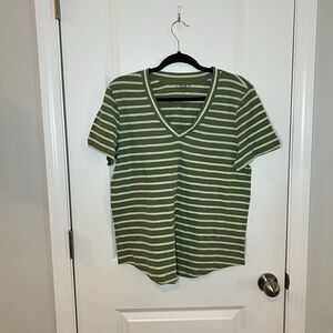 Loft Women’s T Short Large